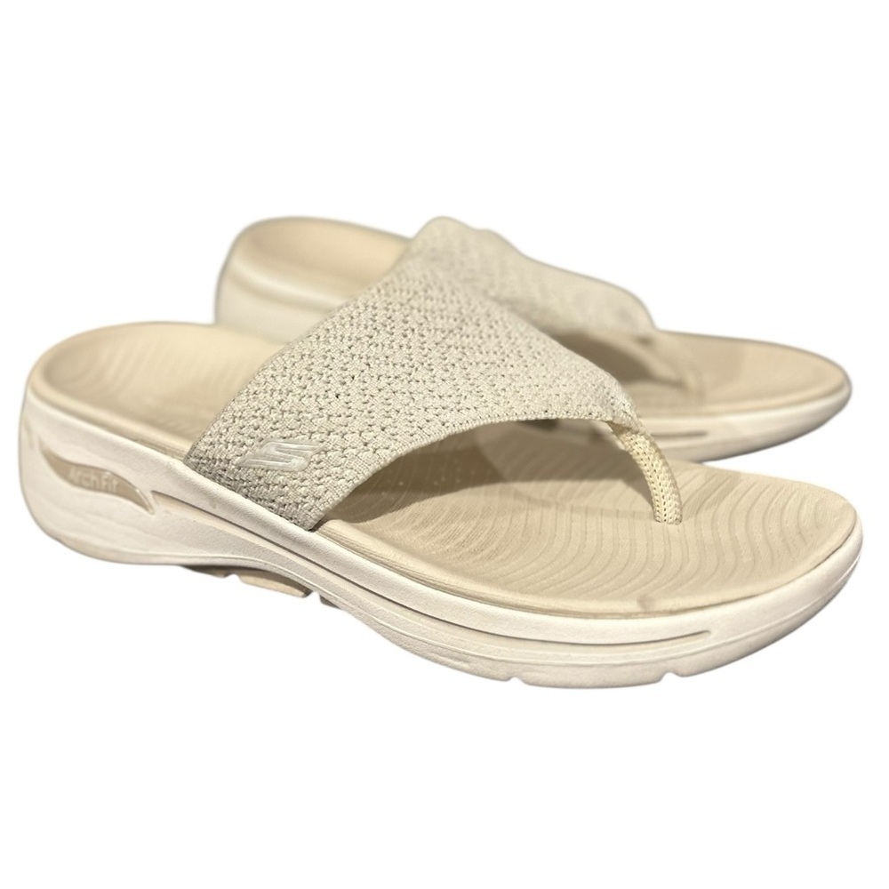 SKECHERS Go Walk Arch Fit Weekender Arch Toe Post Walking Sandals Size 9 VGC